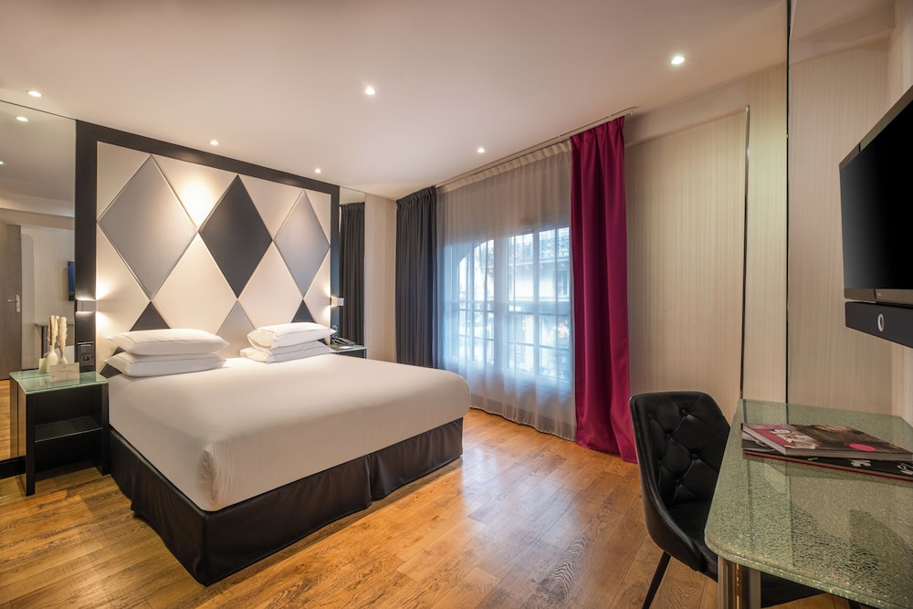 Deluxe Double Room thumbnail 6