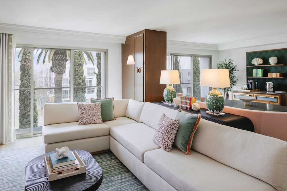 Suite, 1 Bedroom, Mobility Accessible, City View (Accessible Shower)