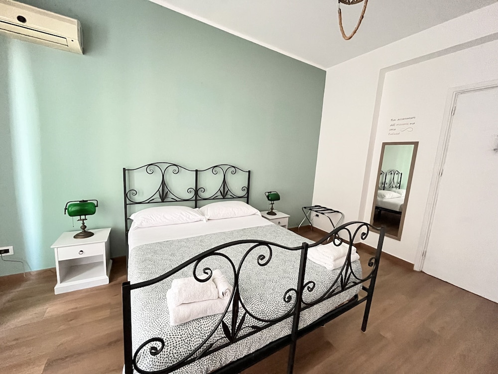 Deluxe Room - Photo 8