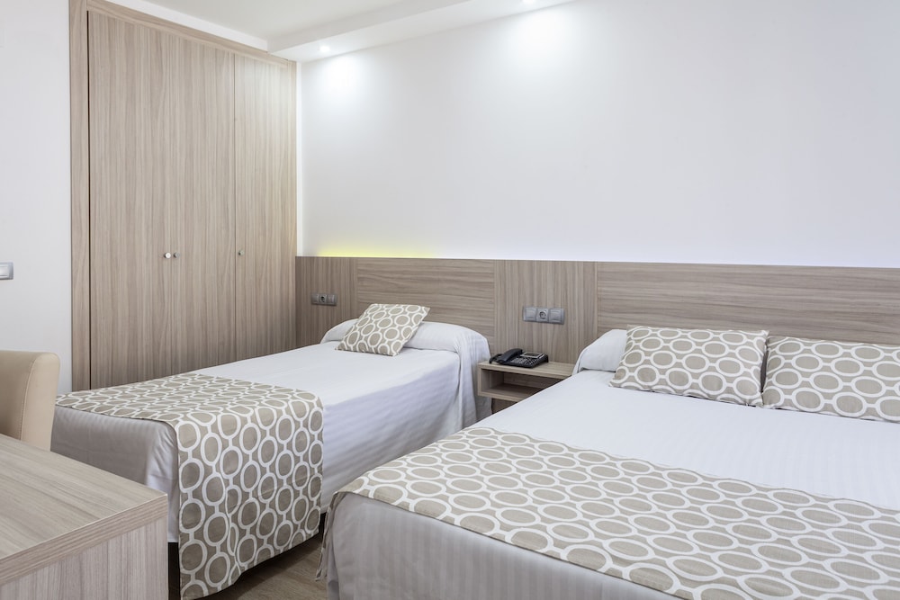 Family Triple Room - Photo 4