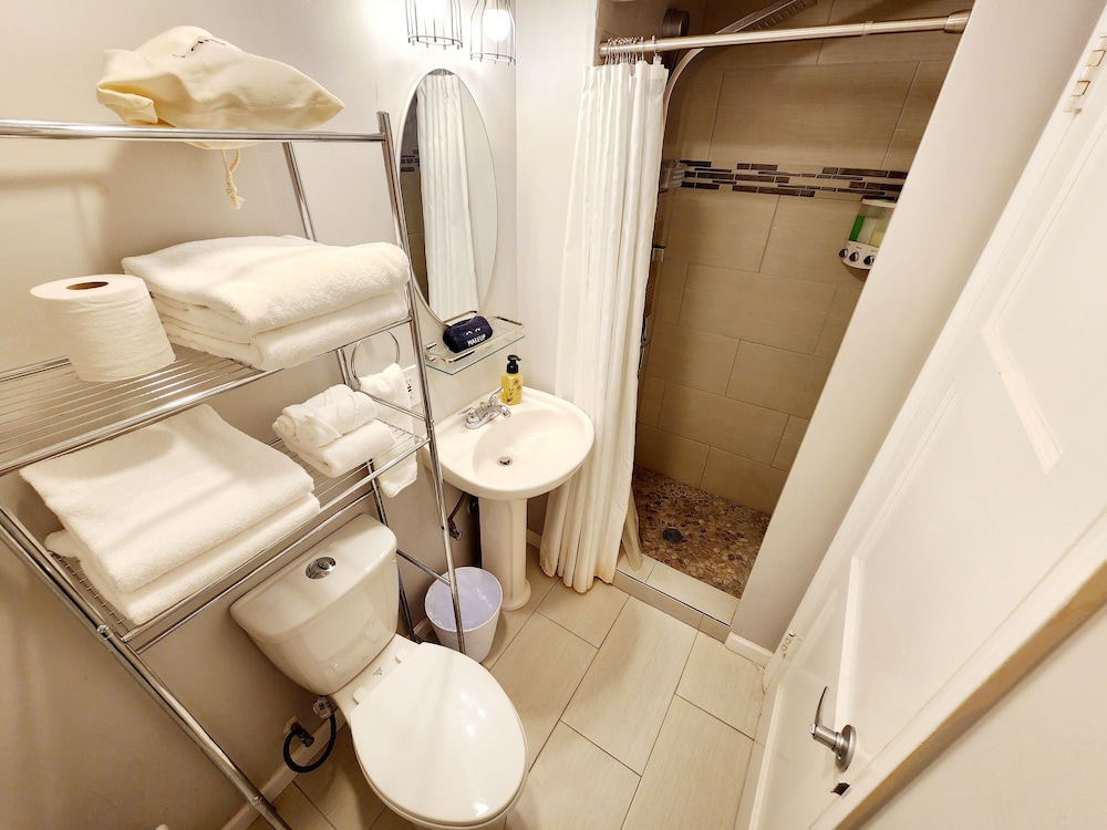 Deluxe Suite, 1 Bedroom, Kitchenette, Mountain View photo 2
