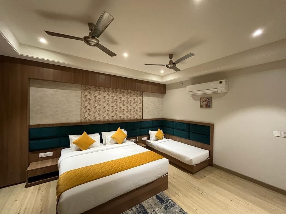 Luxury Triple Room photo 2