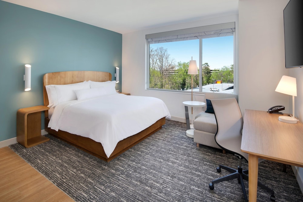 Deluxe Room, 1 King Bed - Photo 1