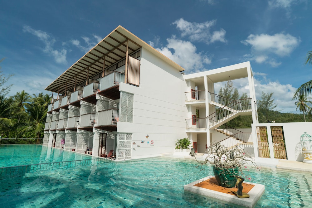 Deluxe Pool Access - Photo 7