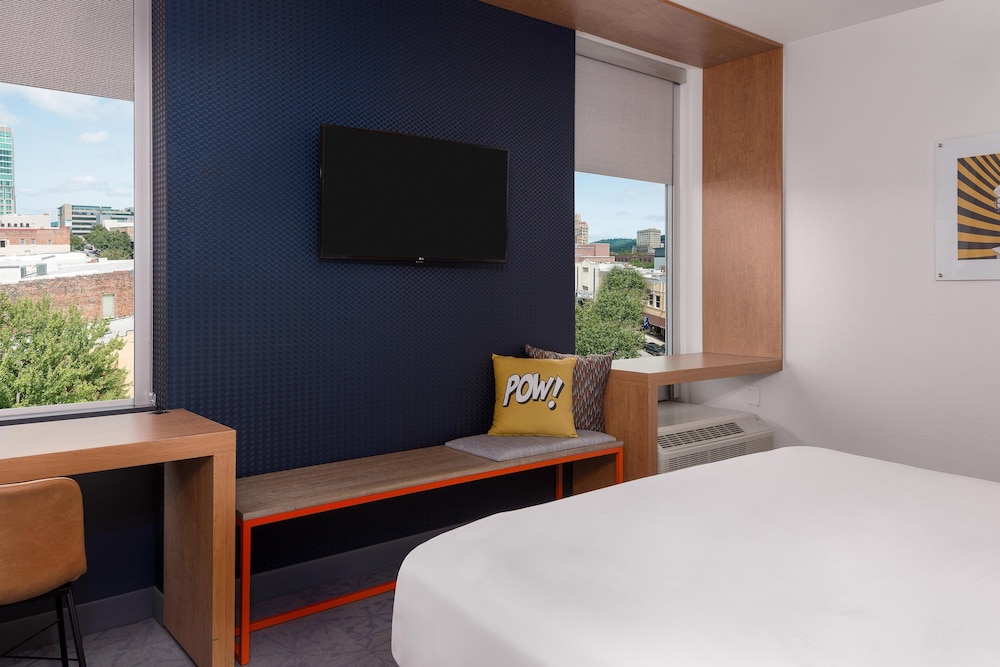 aloft, Traditional Room, 1 King Bed, City View - Photo 1
