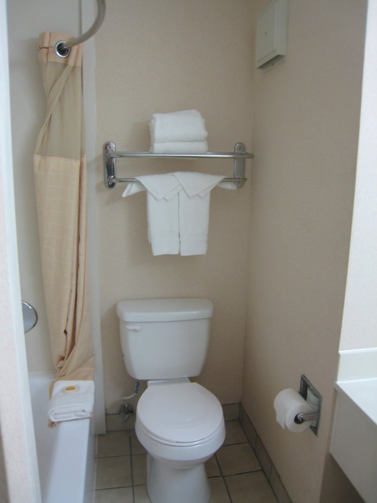 Room, 1 Double Bed, Non Smoking - Photo 5