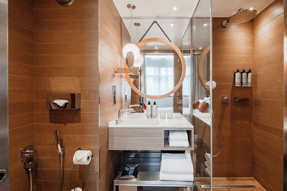 Connecting Family Duplex Suite thumbnail 6
