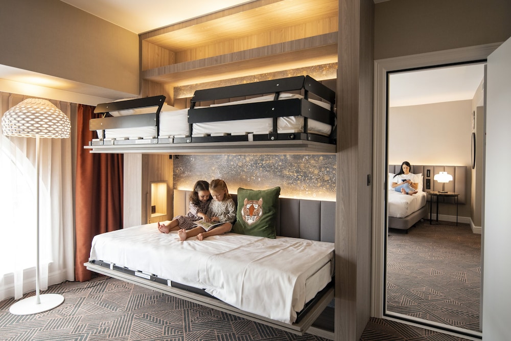 Family Room, Multiple Beds