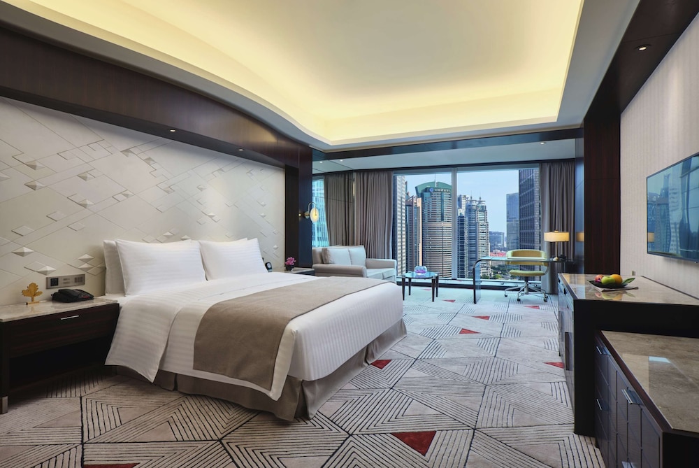 Grand Club Skyline View King Room