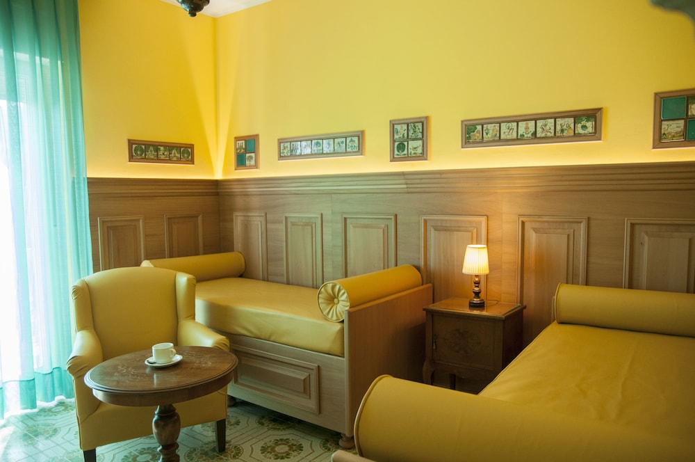 Deluxe Suite, Balcony, Sea Facing - Photo 19