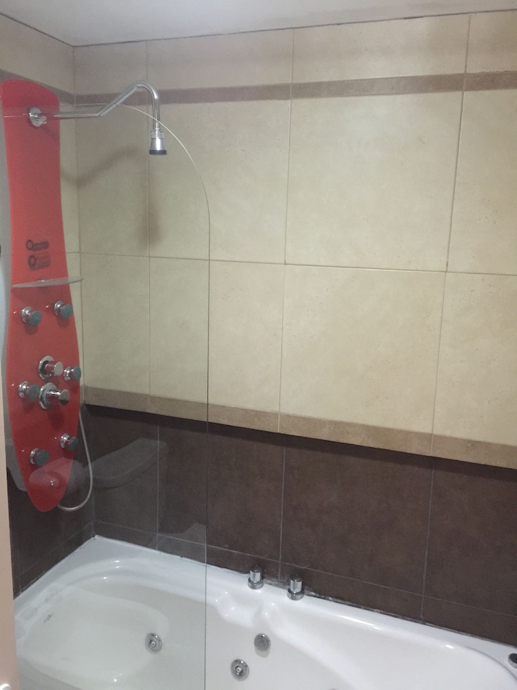 Premier Triple Room, Jetted Tub photo 3