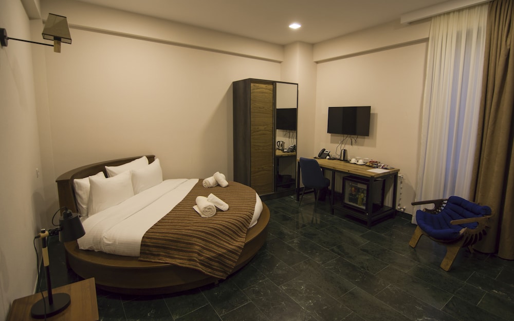 Royal Duplex, 1 King Bed, Hot Tub, City View