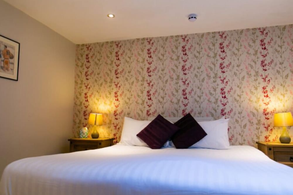 Double or Twin Room (Velux Only, No Window) photo 1