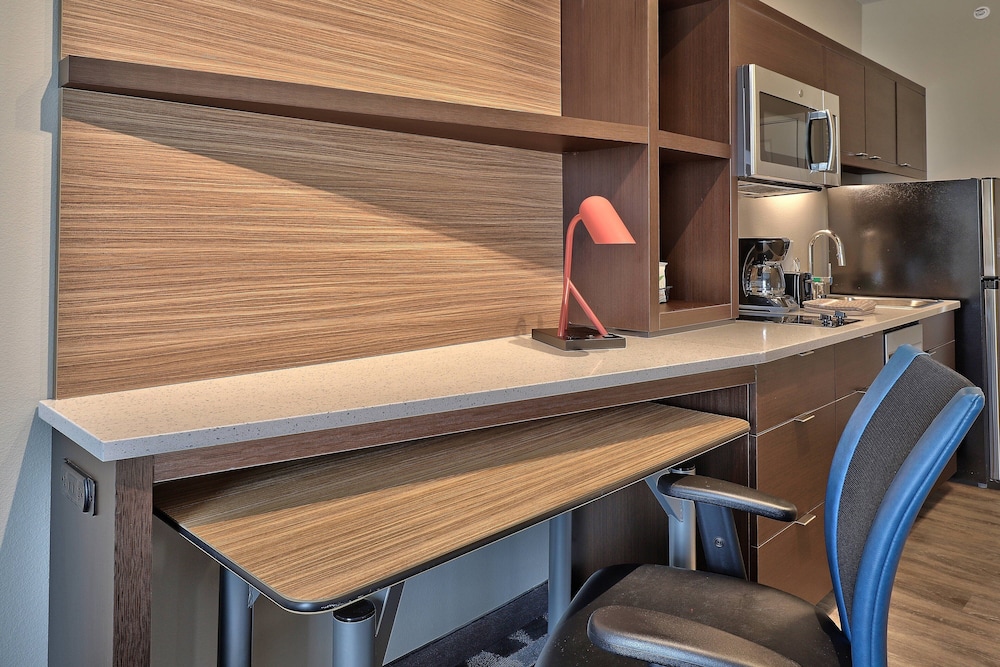 Suite, 1 Bedroom - Photo 4