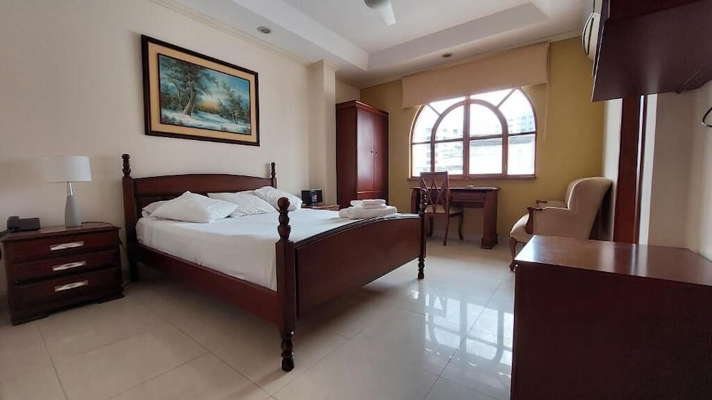 Superior Room, 1 King Bed, Hot Tub