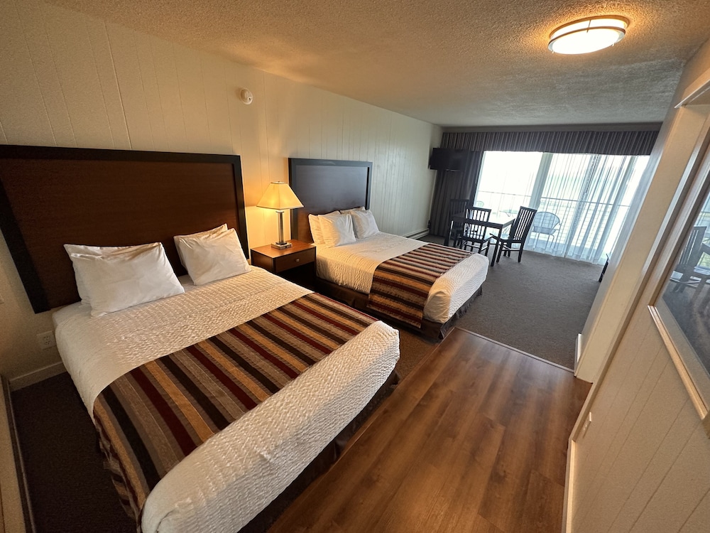 Double Queen Suite View (NO PETS) photo 3