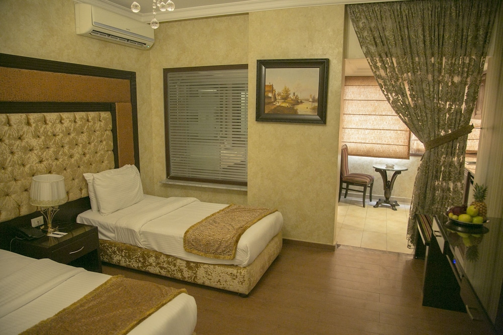 Deluxe Room - Photo 3