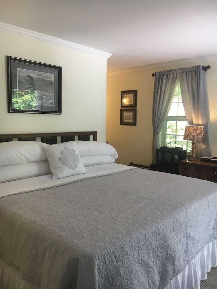 Romantic Room, 1 King Bed, Balcony, Mountainside photo 2
