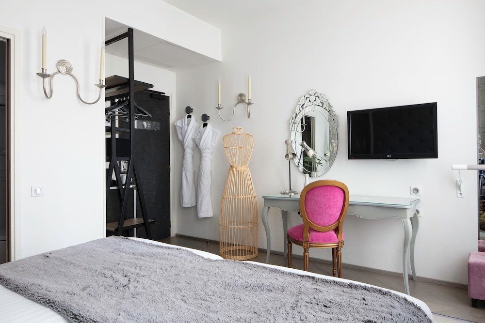 Standard Twin room - Complimentary soft minibar, Chromecast - Snacks, digital press, fitness access photo 1