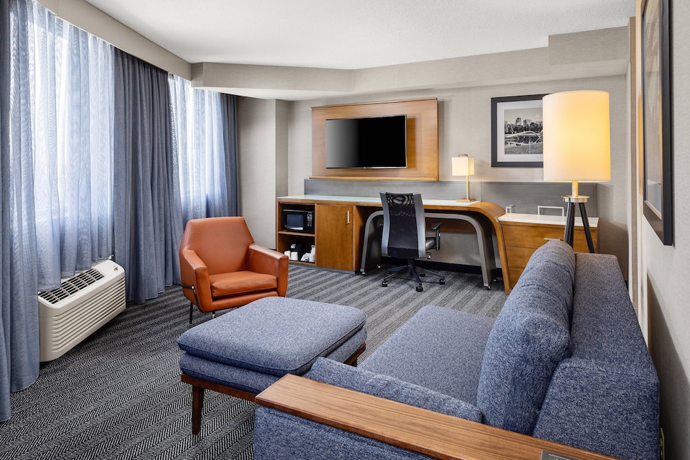 Suite, 1 Bedroom - Photo 5