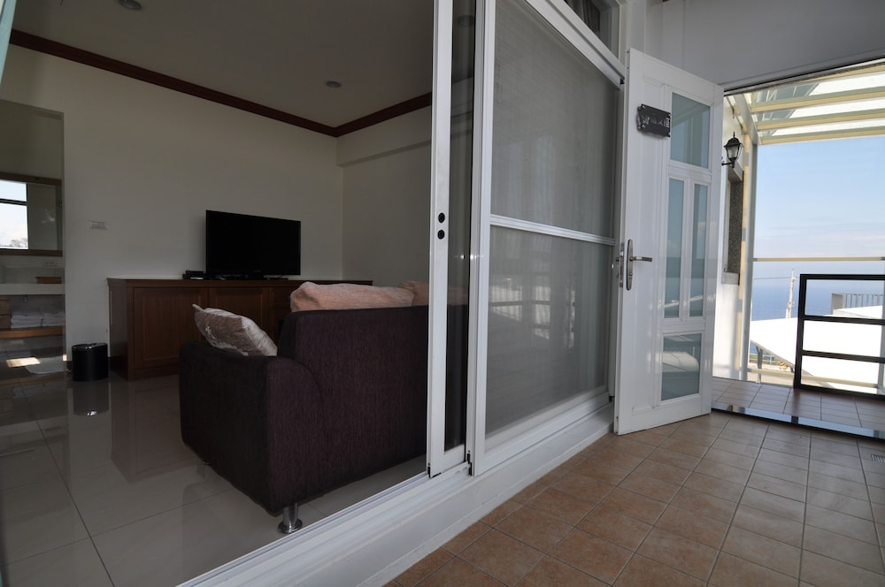 Large Family Room, Mountain View, Balcony photo 3