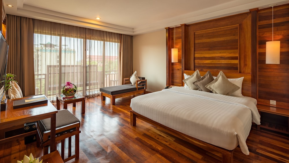 Family Connecting Room – Free Roundtrip Airport Transfer
