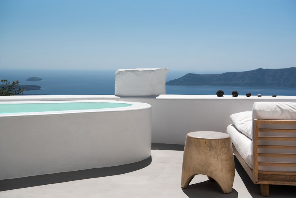 Cave Design House, Hot Tub (Caldera View)