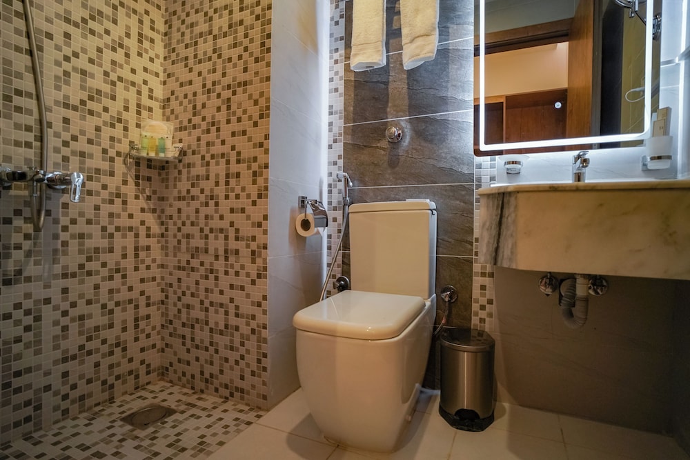 Standard Double or Twin Room - Photo 6