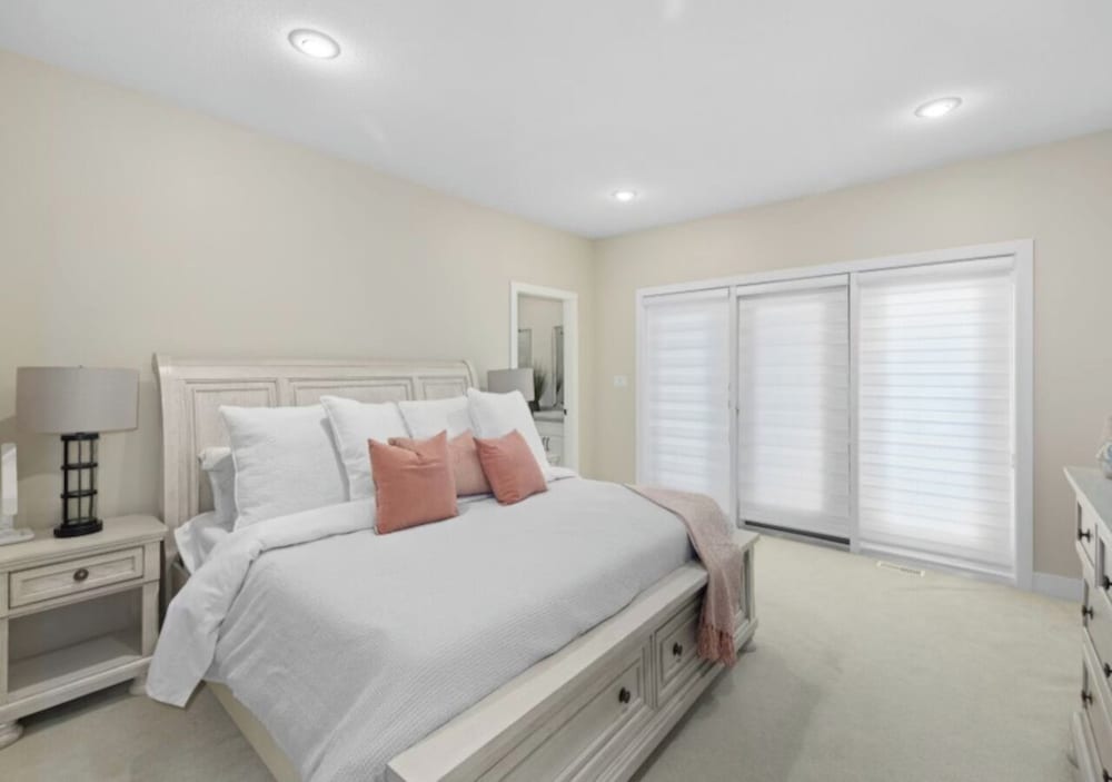 Deluxe Room, 1 King Bed, Non Smoking, Lake View