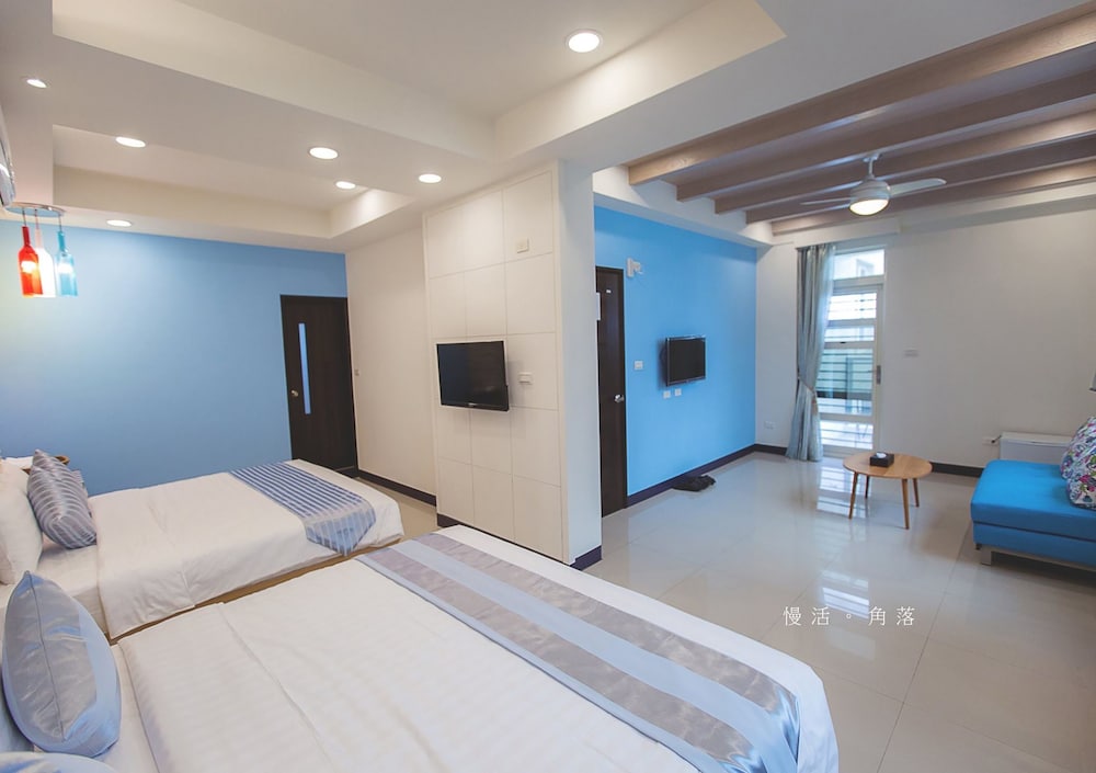 Quadruple Room (Corner 202) photo 3