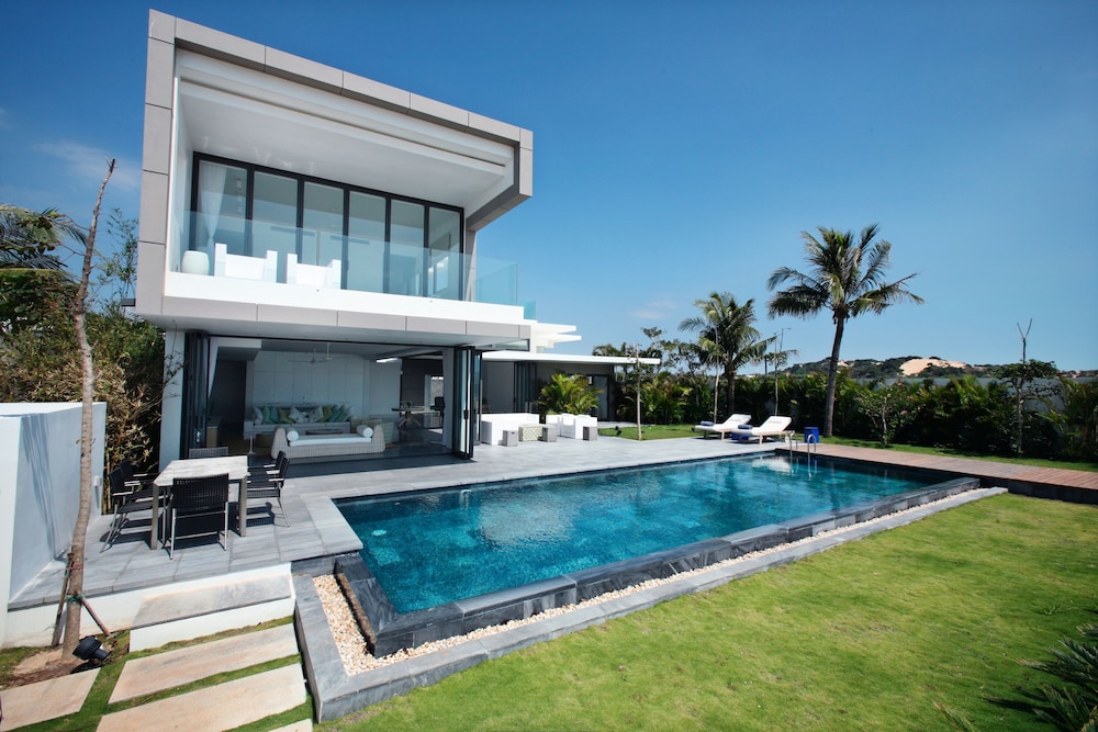 Premium Beachfront Pool Residence photo 3