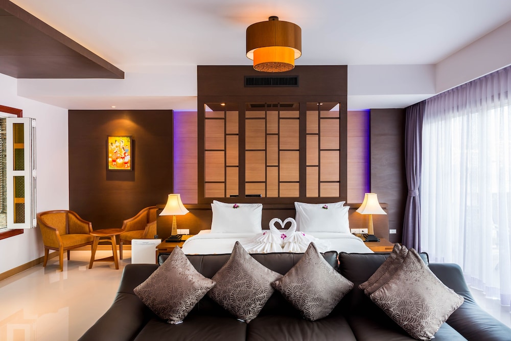 Nipa Grand Suite Room - Photo 11