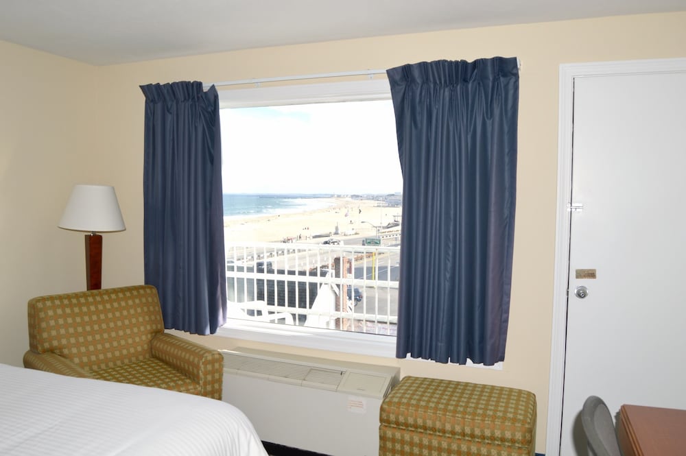 Standard Double Room, 2 Double Beds, Partial Ocean View photo 2