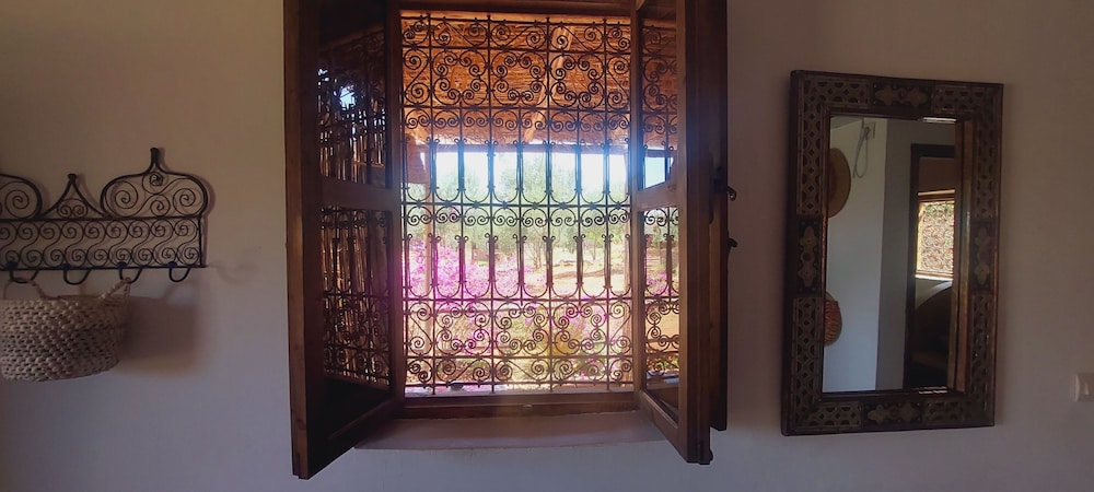 Standard House - Photo 9