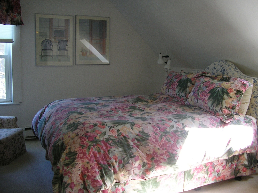 Standard Room, 1 Queen Bed (Water View) photo 2