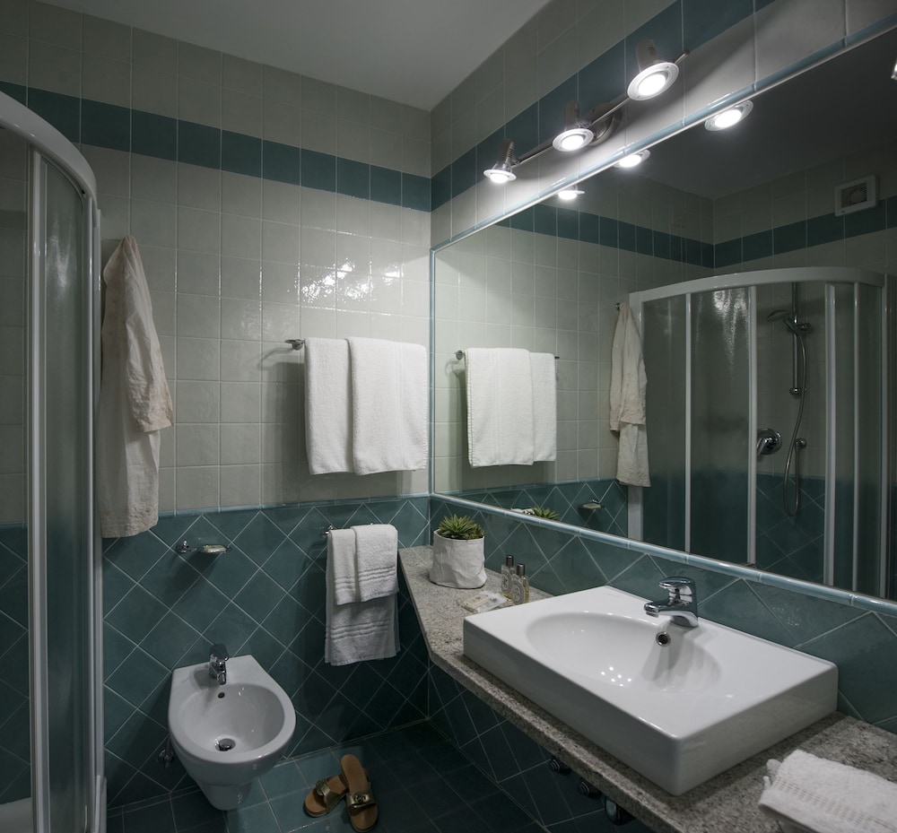 Classic Room (Beach Access Included) - Photo 2