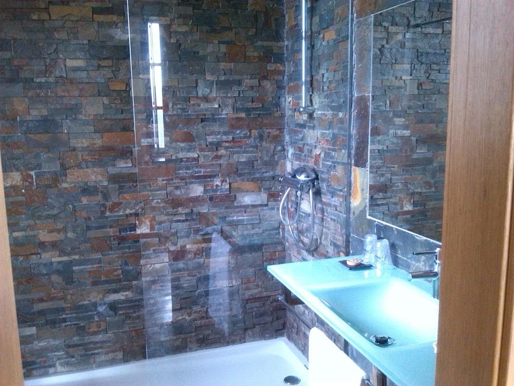 Standard Double or Twin Room - Photo 4