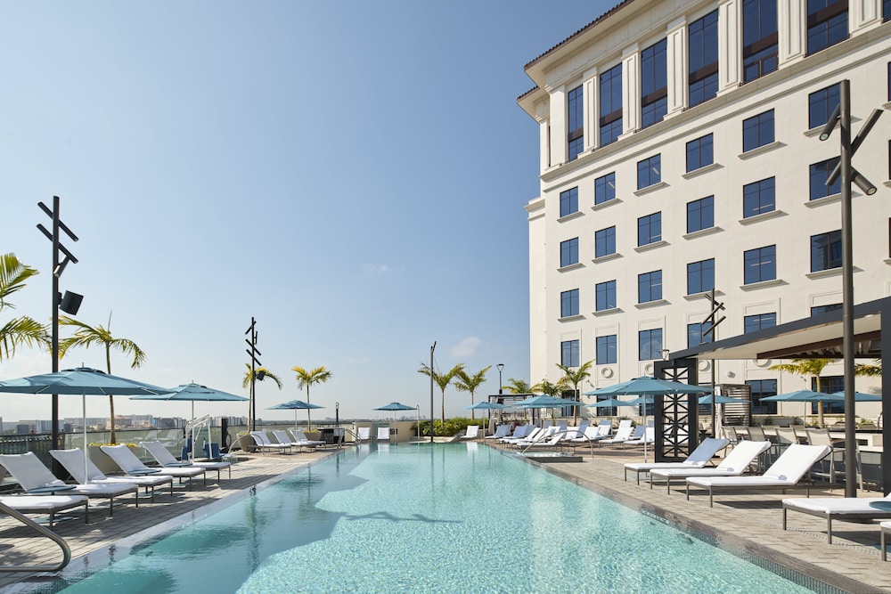 Luxury King Room with One King Bed and Terrace (Non Smoking)