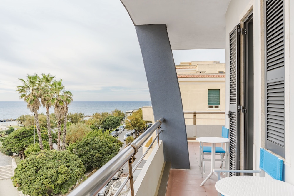 Superior Room, Balcony, Sea View photo 3