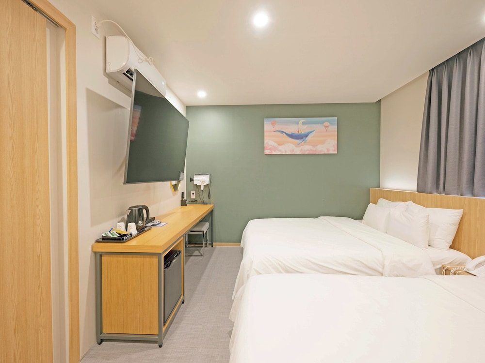 Business Twin Room - Photo 2