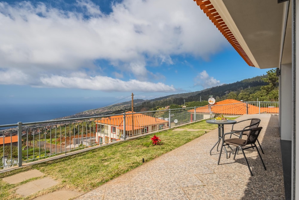 Villa photo 2