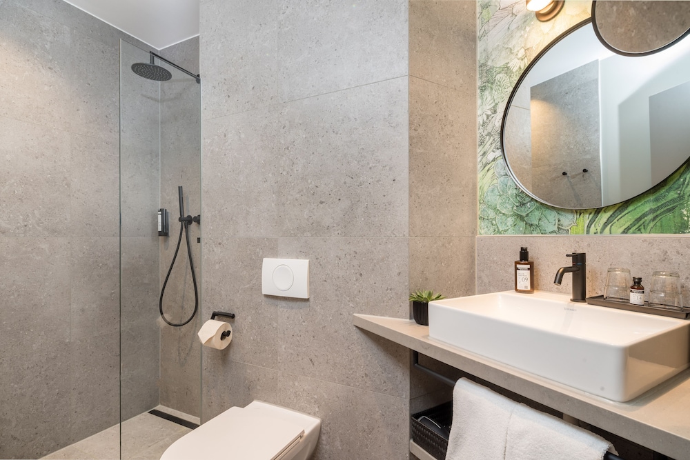 Double Room - Photo 8