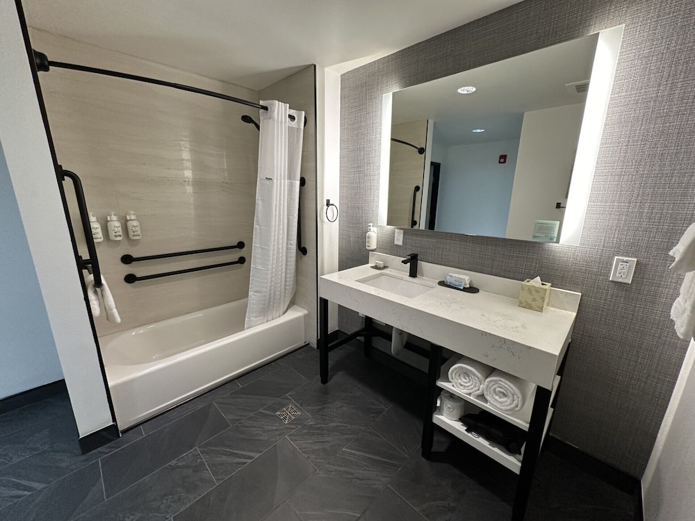 Suite, Multiple Beds, Non Smoking - Photo 4