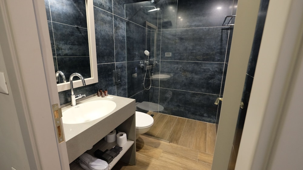 Superior Room, 2 Twin Beds, Balcony - Photo 5