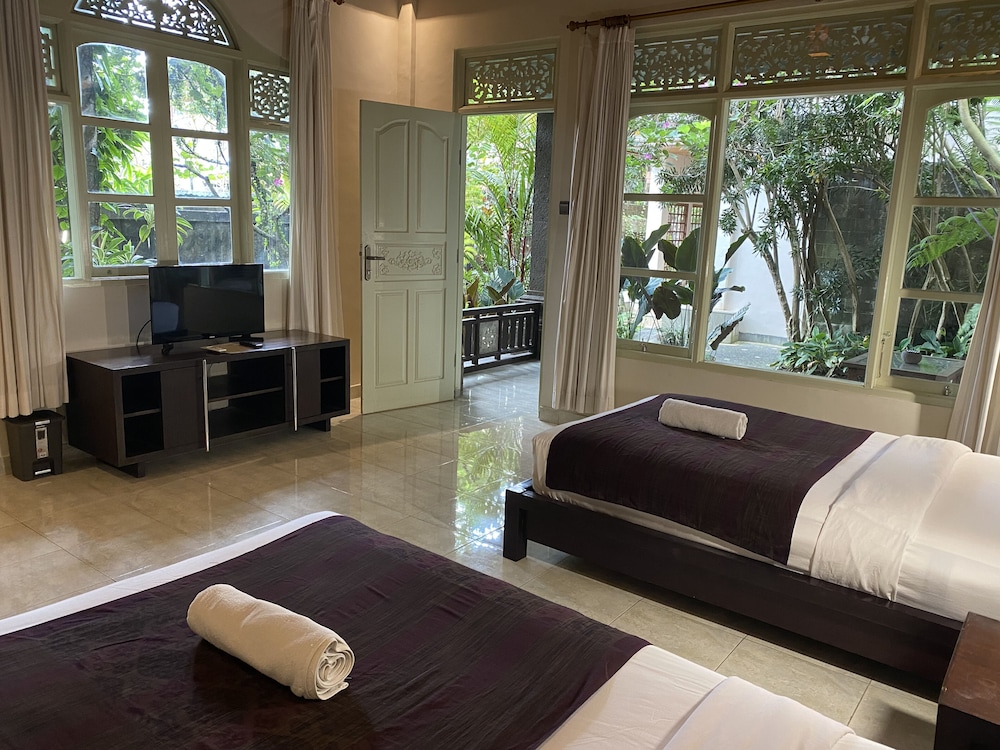 Economy Room