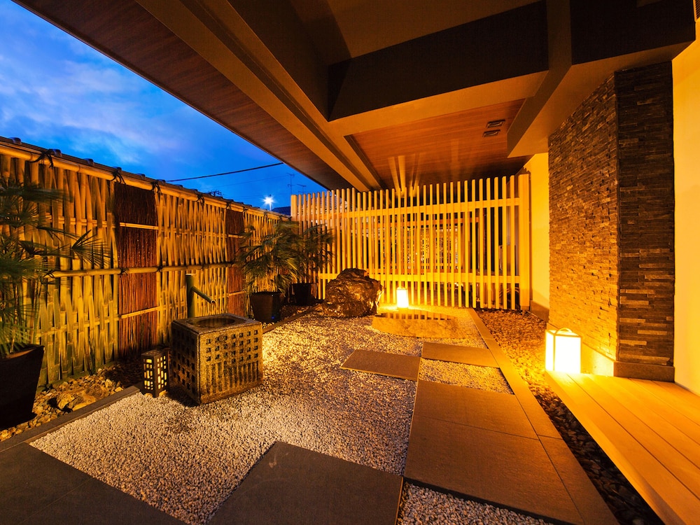 Japanese Style Room with Japanese Private Stone Garden (42sqm)