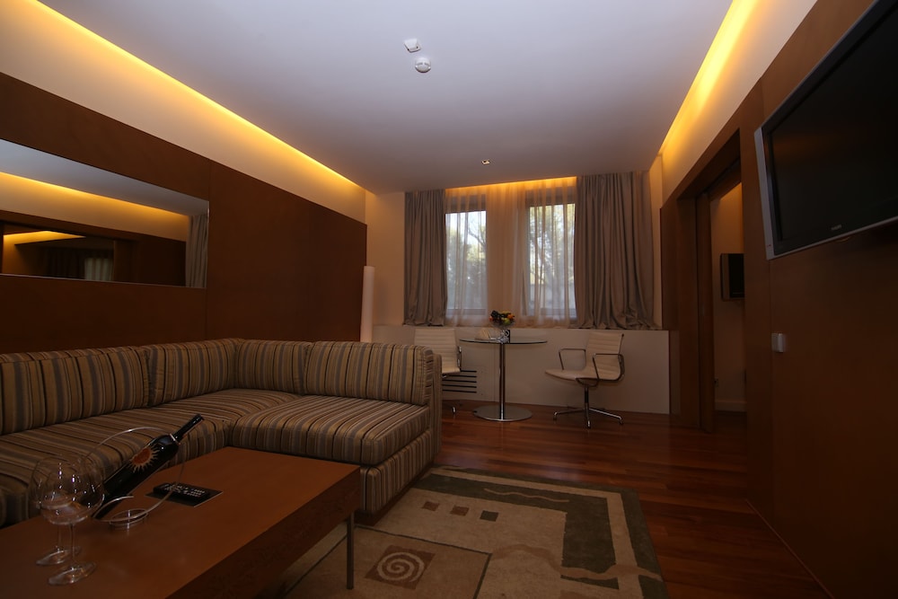 Executive Suite photo 3