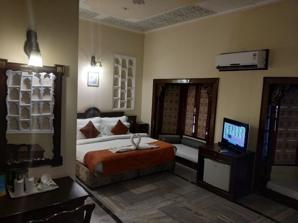 Royal Room - Photo 3