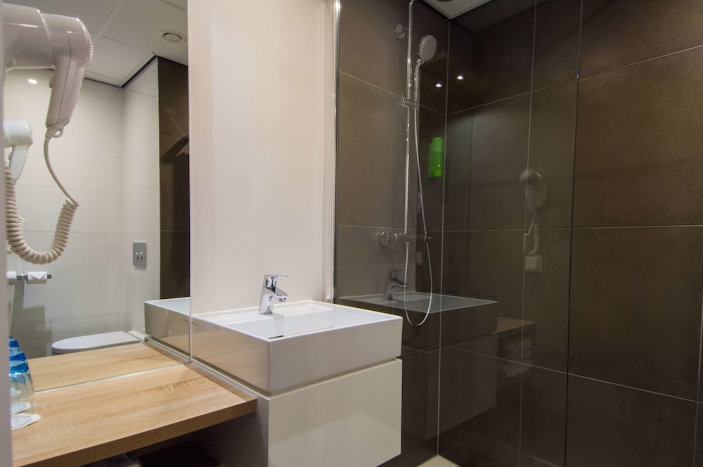 Executive Room, 2 Twin Beds - Photo 7