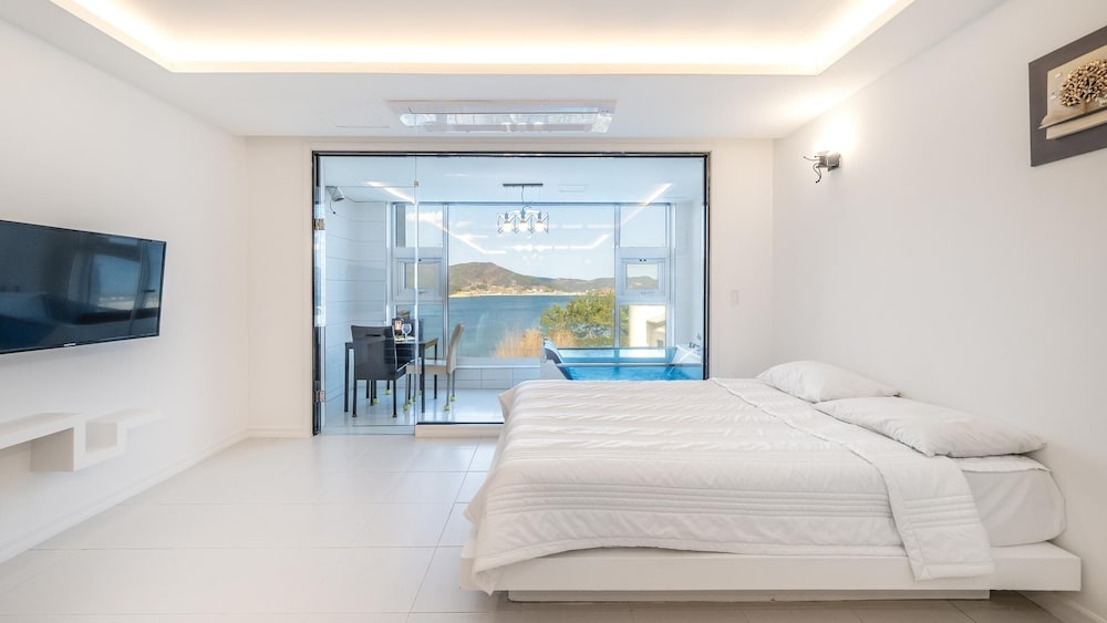 Basic Room, 1 Bedroom (byeol yeoseot) - Photo 1